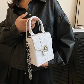 2023 Модни дамски чанти през рамо с веригата, в чантата си за бала, клатч, Луксозни дизайнерски мини чанта през рамо, ежедневни малки квадратни чанти