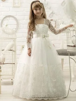 Бяло дантелено рокля трапецовидна форма, с дълги ръкави и носа на колана за момичета в цветенце, сватбена елегантна рокля за церемонията по Първата Евхаристия в цветенце